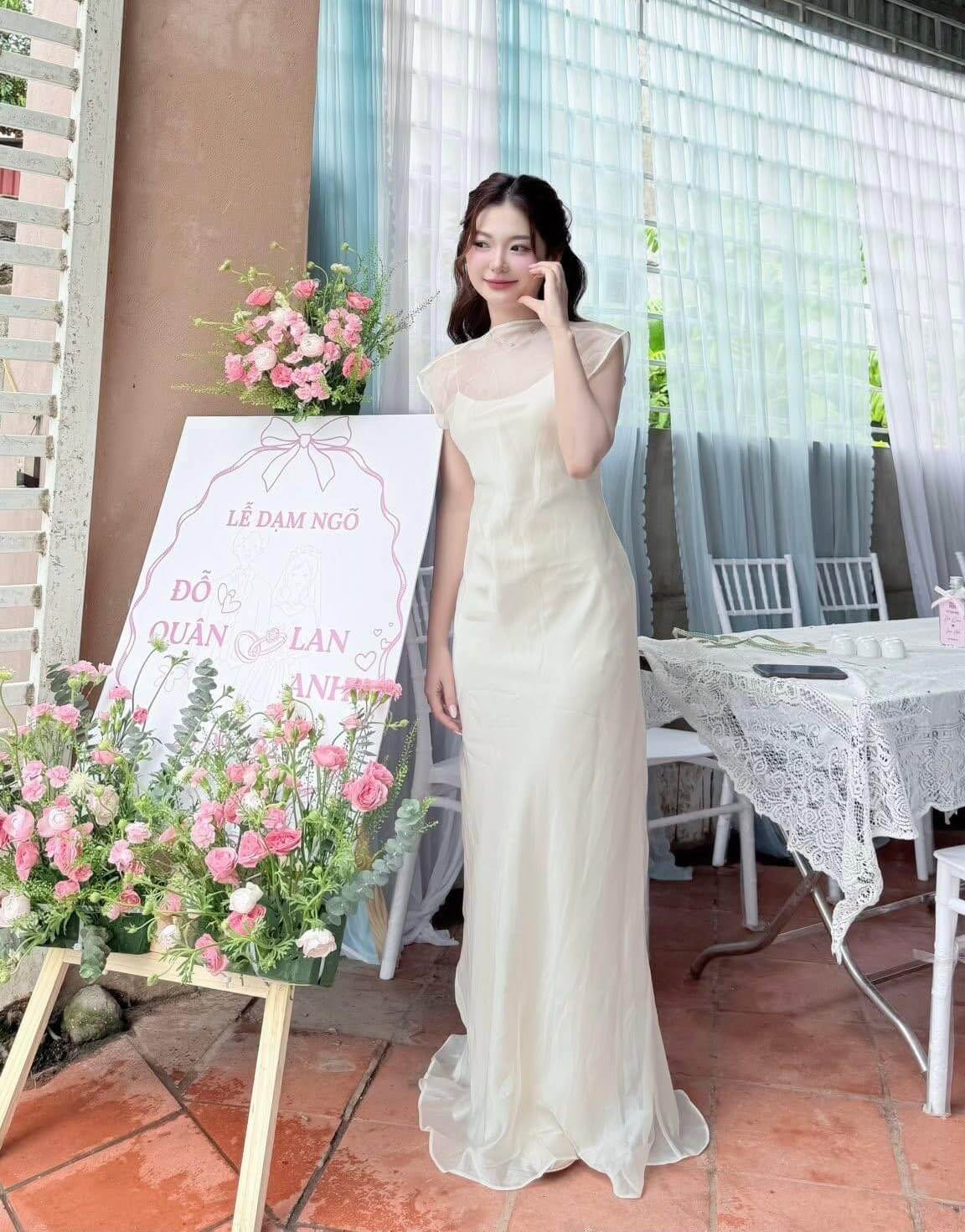Bảng welcome đám cưới căm hoa tươi trang trí 19 Bảng tên đám cưới cắm hoa tươi