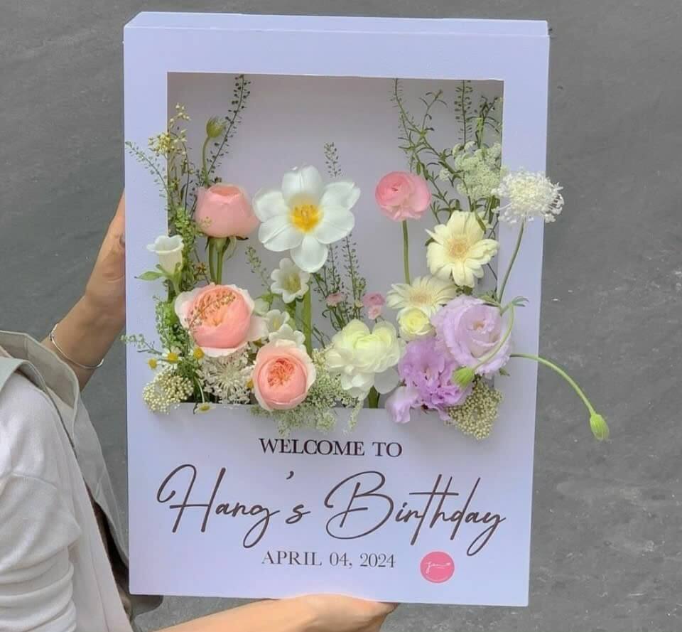 Bảng welcome đám cưới căm hoa tươi trang trí 9 Bảng cắm hoa chúc mừng sinh nhật