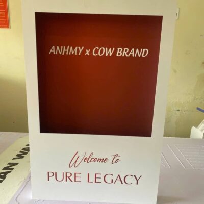 Bảng welcome đám cưới căm hoa tươi trang trí 12 Bảng cổng cưới trang trí