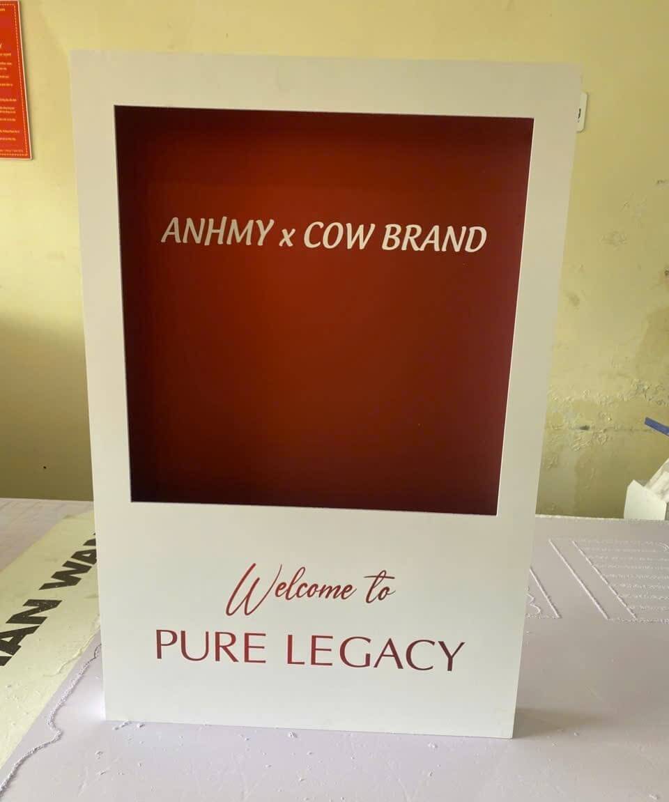 Bảng welcome đám cưới căm hoa tươi trang trí 4 Bảng cổng cưới trang trí