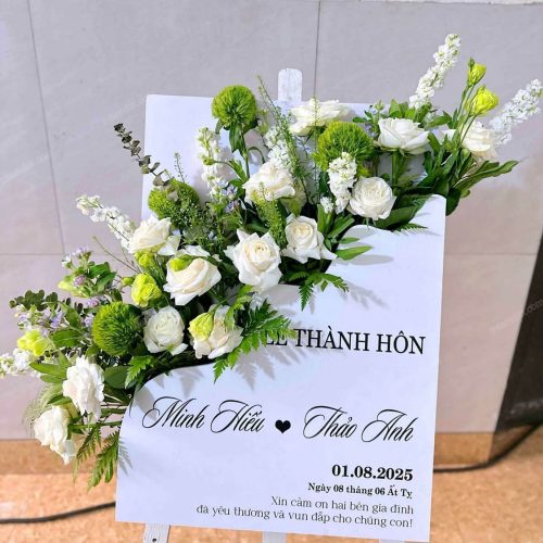 Bảng tên đám cưới cắm hoa